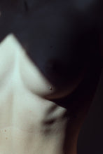 Load image into Gallery viewer, Une goutte sur la peau