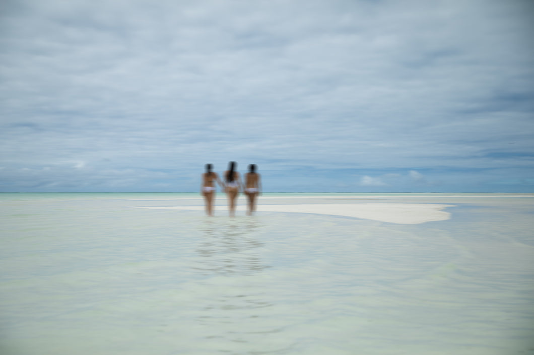 3 silhouettes au bout du monde