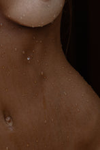 Load image into Gallery viewer, Le long de tes hanches je coule
