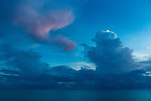Load image into Gallery viewer, Ciel et nuages au dessus du lagon
